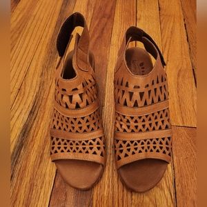 Women's rust color leather size EUR 37 (@7.5 US) shoes. Spring Step